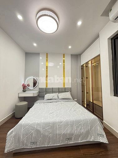 Nhà Đẹp Phố Lương Sử C, Đống Đa 40m, 4 tầng, mt 3.7m, giá 9.65 tỷ.