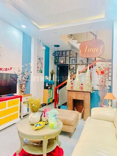 Bán nhà mặt tiền đẹp (5x20) 94 Nguyễn Trọng Tuyển p15 Phú Nhuận 