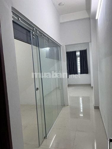 Cho thuê nhà hẻm 5m(XT) Thành Thái, P.14, Q.10 giá 10tr