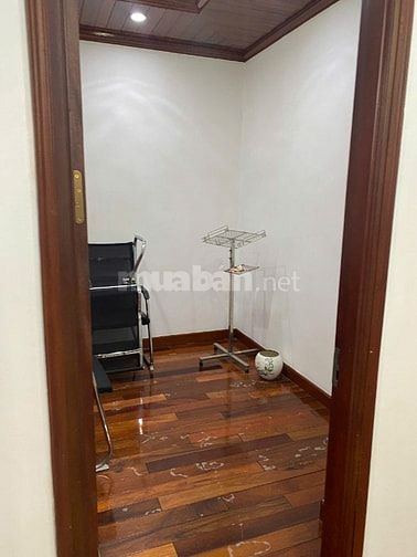 Cần cho thuê gấp sàn văn phòng 150m2 ngay Ngã Tư Sở, Đống Đa