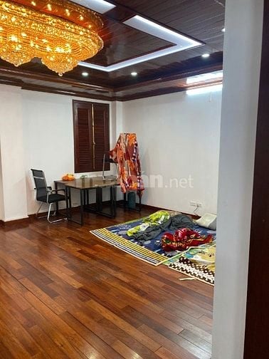 Cần cho thuê gấp sàn văn phòng 150m2 ngay Ngã Tư Sở, Đống Đa