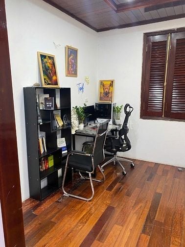 Cần cho thuê gấp sàn văn phòng 150m2 ngay Ngã Tư Sở, Đống Đa