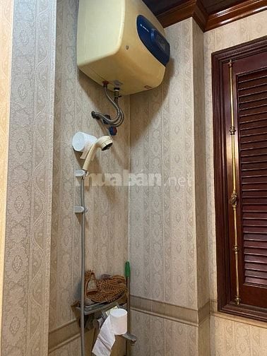 Cần cho thuê gấp sàn văn phòng 150m2 ngay Ngã Tư Sở, Đống Đa