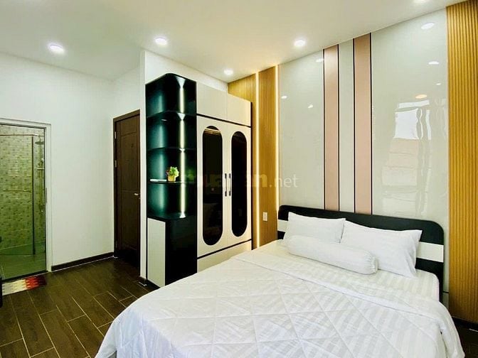 Nhà 3 lầu đẹp Cao Cấp góc 2 mặt hẻm xe hơi 1 trục Lê Đức Thọ, P16, Q.G