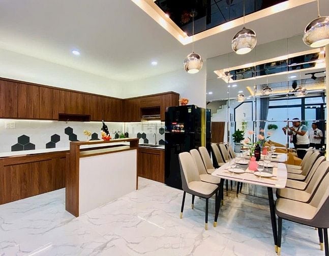 Nhà 3 lầu đẹp Cao Cấp góc 2 mặt hẻm xe hơi 1 trục Lê Đức Thọ, P16, Q.G