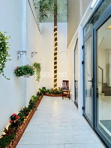 Nhà 3 lầu đẹp Cao Cấp góc 2 mặt hẻm xe hơi 1 trục Lê Đức Thọ, P16, Q.G