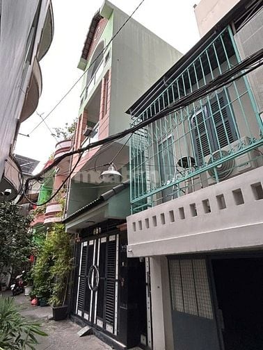 BÁN NHÀ HẼM Ô TÔ GẦN QUẬN 1 GẦN TRƯỜNG HỌC 