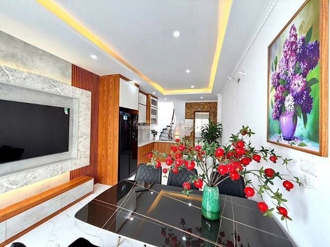 Nhà Đẹp Thang Máy Định Công, Hoàng Mai 31m, 6  tầng, mt 3.4m, 8.4 tỷ