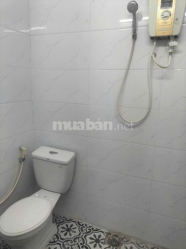 Cho thuê căn hộ lầu 3 mặt tiền đường Bùi Viện Quận 1 