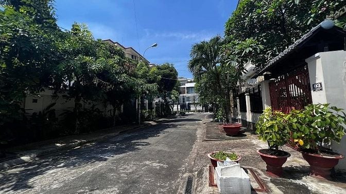 Biệt thự sân vườn góc 2MT khu Tên Lữa dt 226m2 nhà 2.5 tấm giá 27.5 tỷ