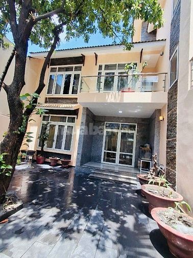 Biệt thự sân vườn hơn 200m², Lê Văn Thọ, Quận Gò Vấp, Hẻm xe tải 8m