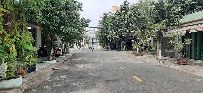 Biệt thự sân vườn góc 2MT khu Tên Lữa dt 226m2 nhà 2.5 tấm giá 27.5 tỷ