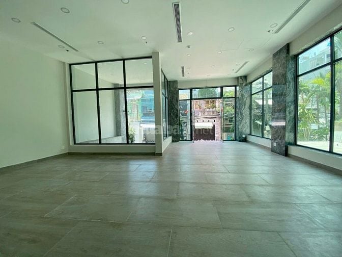 CHO THUÊ NHÀ MẶT TIỀN QUẬN 1 NGANG HƠN 5M SỐ 54B ĐẶNG DUNG