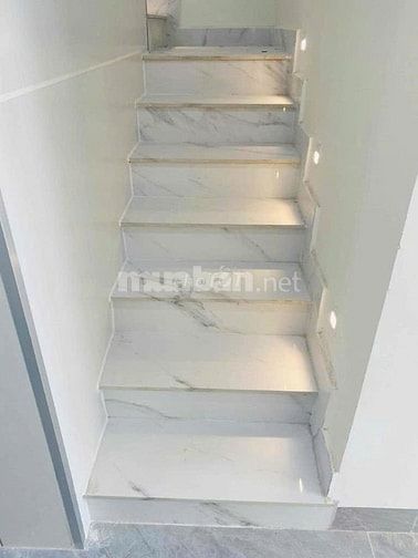 CHO THUÊ NHÀ MẶT TIỀN QUẬN 1 NGANG HƠN 5M SỐ 54B ĐẶNG DUNG