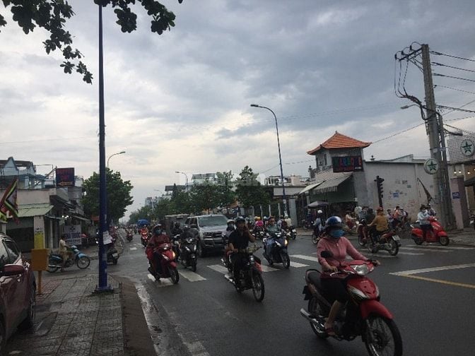 Nhà Mặt tiền-vị trí đẹp, chỉ cách Lê Thị Hà 30m-Rộng 5m