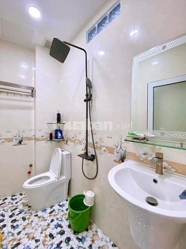 SỐC GIẢM GIÁ BÁN NHANH NHÀ Đ THÍCH QUẢNG ĐỨC, PHÚ NHUẬN, NHÀ TRỐNG