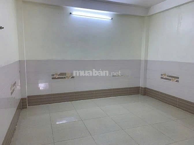 Cho thuê nhà mặt tiền đừơng số 32(Khu Bình Phú), P.10, Q.6 giá 20tr