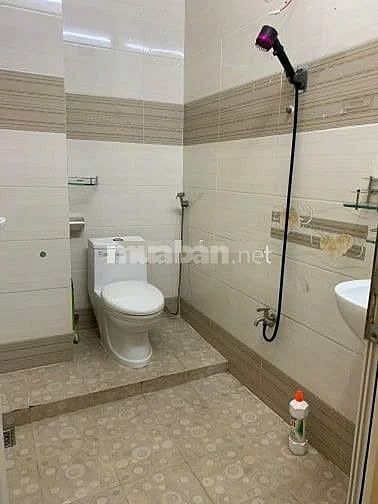 Cho thuê nhà mặt tiền đừơng số 32(Khu Bình Phú), P.10, Q.6 giá 20tr