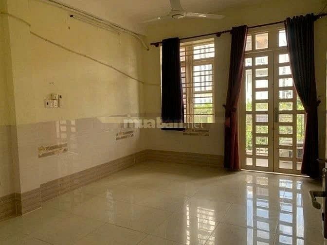 Cho thuê nhà mặt tiền đừơng số 32(Khu Bình Phú), P.10, Q.6 giá 20tr
