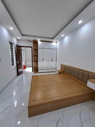Chính chủ bán nhà La Khê Xây mới full đồ dt 34 m2 5 tầng ô tô đỗ cửa