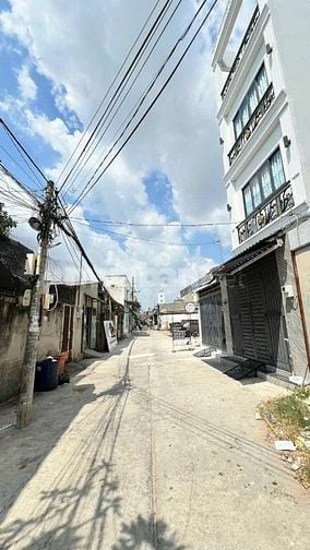 Bán nhà 4 tầng ngay chợ Lê Đình Cẩn, Bình Tân full nội thất, GIÁ 5,7tỷ