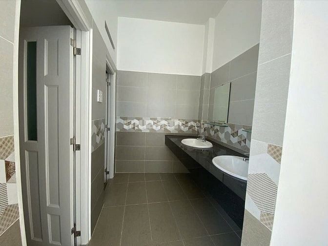 CHO THUÊ NHÀ MẶT TIỀN 433A SƯ VAN HẠNH NGANG 6M QUẬN 10