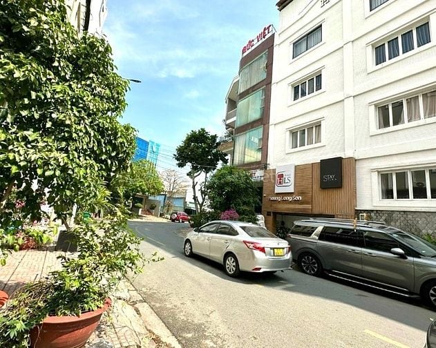 2 mặt tiền, nở hậu, DTSD 450m2, gần Métro Thảo Điền, đường Song Hành 