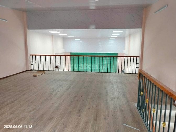 CHO THUÊ NHÀ NGUYÊN CĂN MẶT TIỀN THỊ TRẤN HÓC MÔN 162m2 2 lầu 30tr