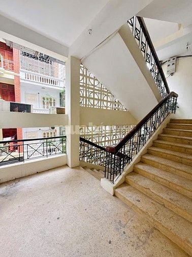 Tôi cần bán căn hộ tầng 3 TT Học Viện KTQS ngõ 234 Hoàng Quốc Việt 65m
