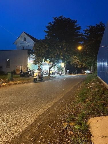 Cho thuê mặt tiền đường D3 ngay Đỗ Xuân Hợp đi vào