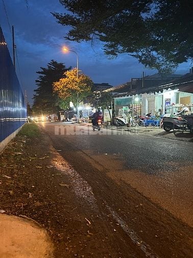 Cho thuê mặt tiền đường D3 ngay Đỗ Xuân Hợp đi vào