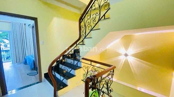 CẦN BÁN GẤP HOMESTAY SÂN VƯỜN 3 TẦNG CHO KH TÂY THUÊ, SÁT BIỂN MỸ KHÊ 