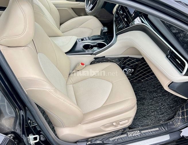 Toyota Camry 2.5Q nhập khẩu Thái Lan 2022