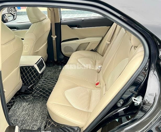 Toyota Camry 2.5Q nhập khẩu Thái Lan 2022
