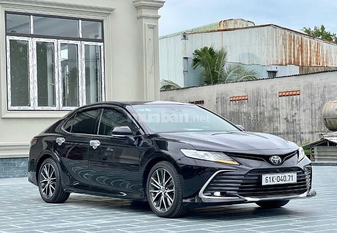 Toyota Camry 2.5Q nhập khẩu Thái Lan 2022