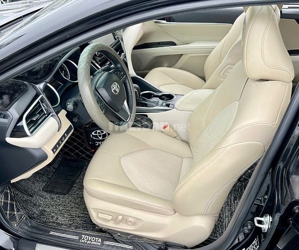 Toyota Camry 2.5Q nhập khẩu Thái Lan 2022