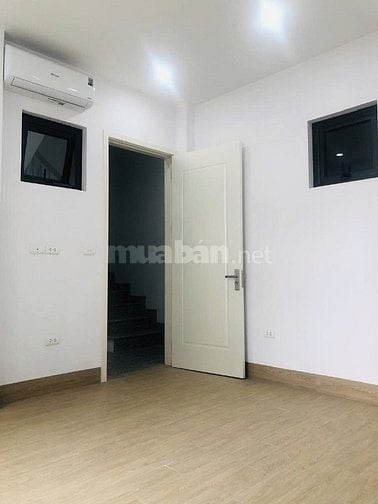 Cho thuê làm văn phòng 1 phần diện tích sàn tầng 5