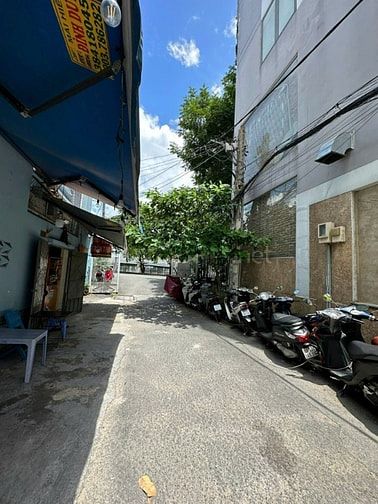 Cho thuê nhà mặt tiền hẻm xe tải – Nguyễn Văn Nguyễn, Quận 1 (gần Hoàn