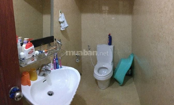 Cho thuê nhà mặt tiền hẻm xe tải – Nguyễn Văn Nguyễn, Quận 1 (gần Hoàn