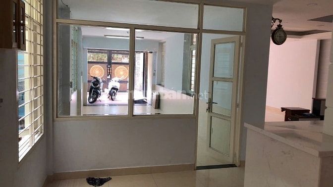 Cho thuê nhà mặt tiền hẻm xe tải – Nguyễn Văn Nguyễn, Quận 1 (gần Hoàn
