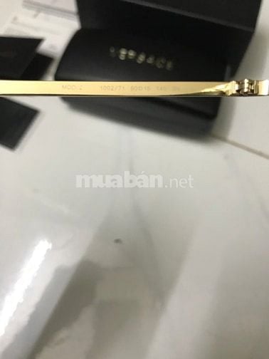 Cần bán mắt kính Versace sách tay từ Italia về