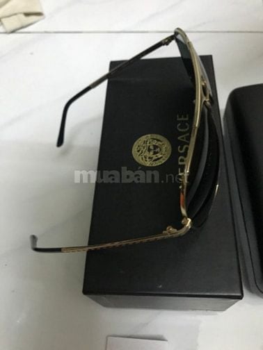 Cần bán mắt kính Versace sách tay từ Italia về