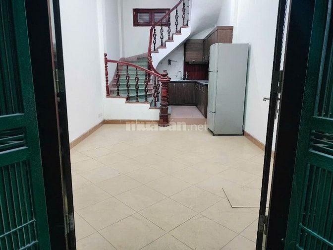 Nhà ngõ 35m2 + 4 phòng ngủ + ngõ 81 Lương Định Của