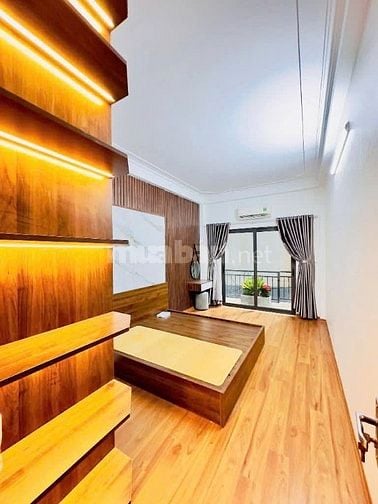 Bán nhà đẹp oto đổ cửa , nội thất sang xịn 30m2 , 5 tầng , MT : 3,2m 