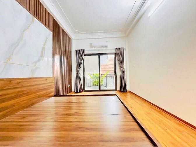 Bán nhà đẹp oto đổ cửa , nội thất sang xịn 30m2 , 5 tầng , MT : 3,2m 