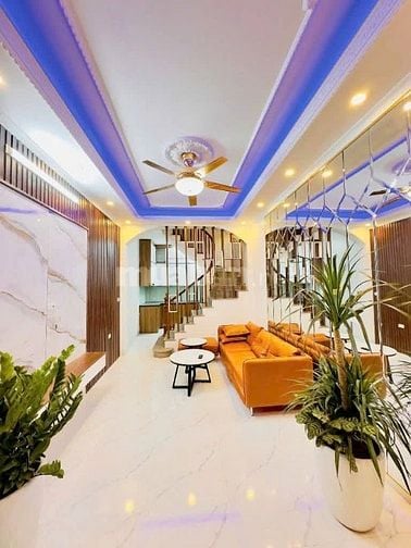 Bán nhà đẹp oto đổ cửa , nội thất sang xịn 30m2 , 5 tầng , MT : 3,2m 