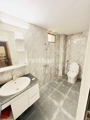 Bán nhà đẹp oto đổ cửa , nội thất sang xịn 30m2 , 5 tầng , MT : 3,2m 