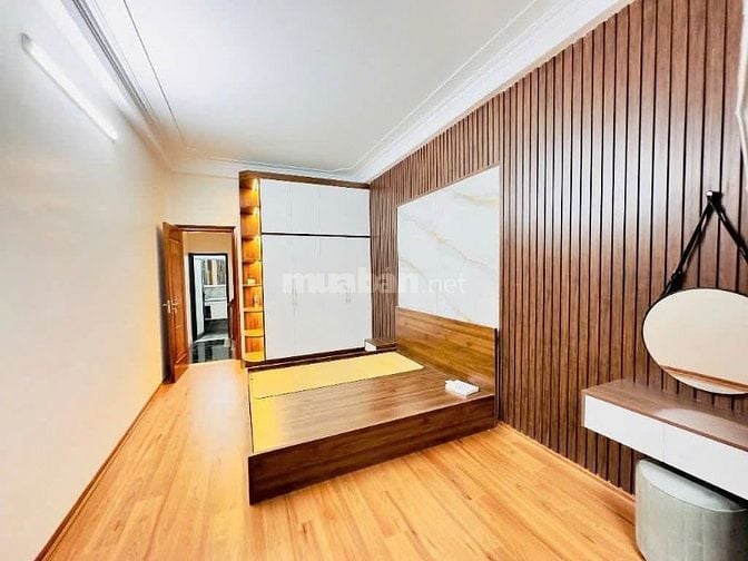 Bán nhà đẹp oto đổ cửa , nội thất sang xịn 30m2 , 5 tầng , MT : 3,2m 