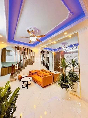 Bán nhà đẹp oto đổ cửa , nội thất sang xịn 30m2 , 5 tầng , MT : 3,2m 