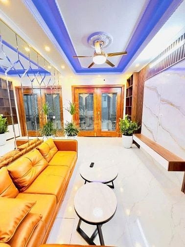 Bán nhà đẹp oto đổ cửa , nội thất sang xịn 30m2 , 5 tầng , MT : 3,2m 